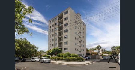 Sweeping unobstructed views from the ridge of Neutral Bay - Photo 3