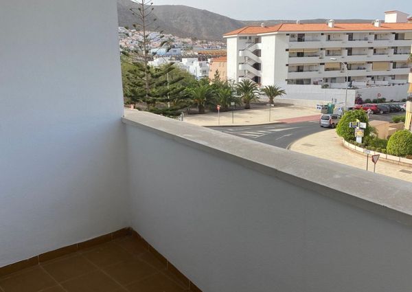 SE ALQUILA APARTAMENTO EN LOS CRISTIANOS – 0067-03939