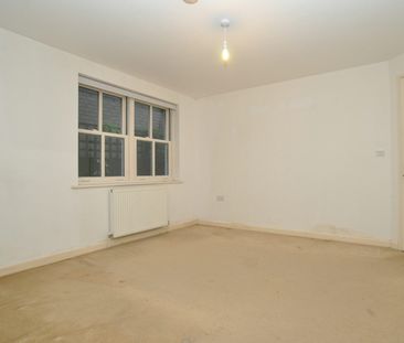 Flat to rent on - Photo 2