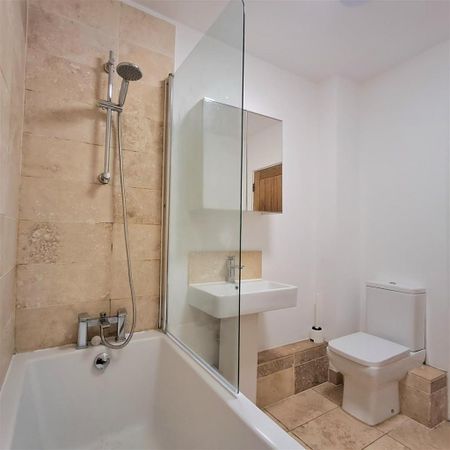 3 bedroom flat to rent - Photo 5