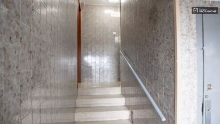 Room in a shared 4-bedroom apartment for rent in San Cristóbal - Photo 4