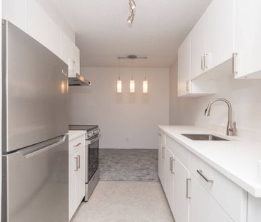 305-2016 Fullerton Avenue, North Vancouver - Photo 3