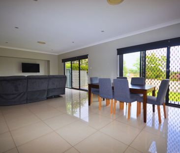 Spacious Family Home!! - Photo 2