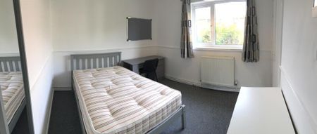 3 bedroom flat to rent - Photo 3