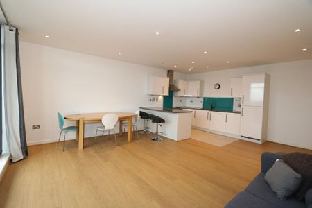 2 bedroom flat to rent - Photo 3