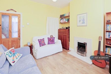 2 bedroom terraced house to rent - Photo 4