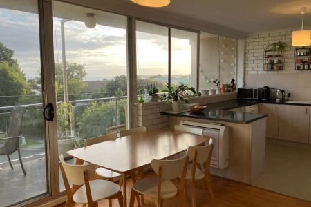 RENOVATED TWO-BEDROOM APARTMENT WITH STUNNING BAY VIEWS! - Photo 3