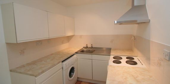 1 bedroom Terraced House to let - Photo 2