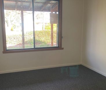 Neat home to make yours - Photo 6