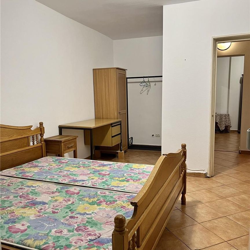 Inchiriez apartament format din doua dormitoare, situat in zona bucur obor - Photo 1