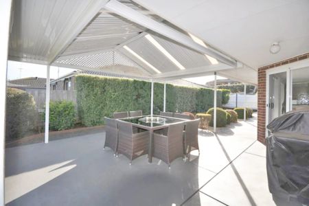 Ideal Family Home - Photo 4