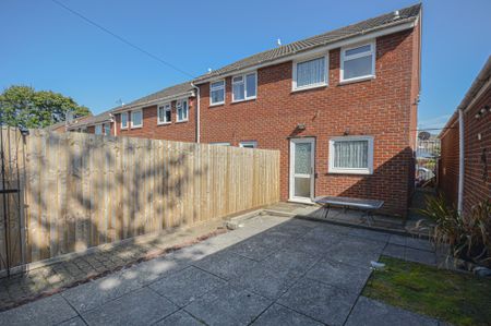 2 bed end of terrace house to rent in Buxton Close, Newport, NP20 - Photo 3