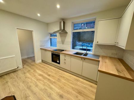 3 bedroom semi-detached house to rent - Photo 2