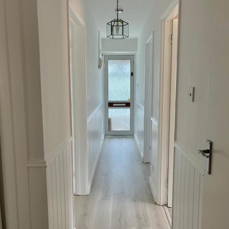 2 bedroom semi-detached bungalow to rent - Photo 1