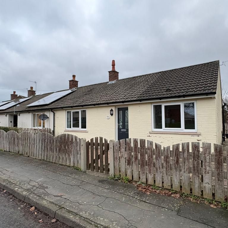 2 bedroom terraced bungalow to rent - Photo 1