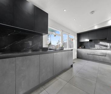 4 bedroom semi-detached house to rent - Photo 6