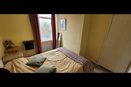 3 Bed Semi-Detached House, Cromwell Road, M6 - Photo 4