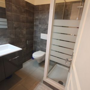 Location Appartement 1 pièce 27m² MARSEILLE 1er - Photo 3