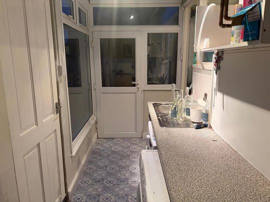 4 bedroom semi-detached house to rent - Photo 1