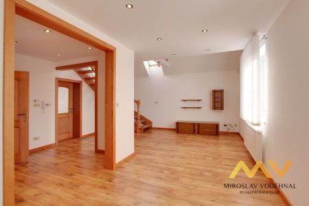 Pronájem bytu 4+kk 115 m², Lochenice - Photo 2
