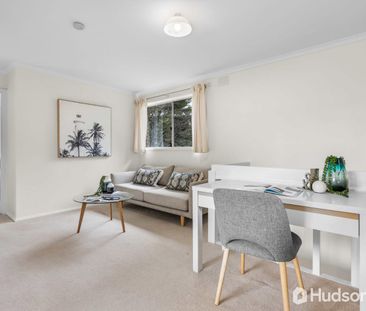 Your Perfect Start: Boutique 3 Bed Townhouse in Prime Doncaster East - Photo 2
