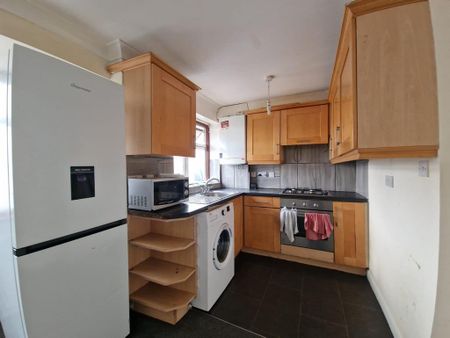3 bedroom flat to rent - Photo 5