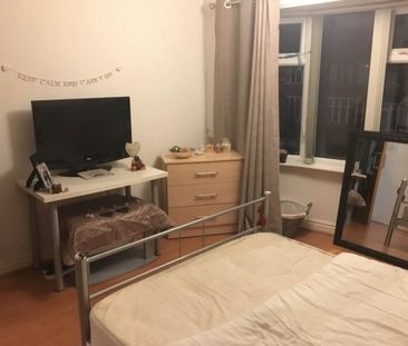 4 Bed - Brentbridge Road, Fallowfield, Manchester - Photo 2