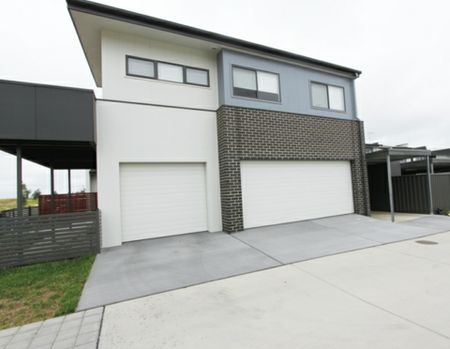 Spacious Googong Terrace Townhouse - Photo 5