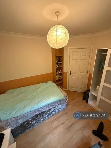 1 bedroom in a house share to rent - Photo 3