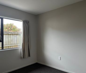 3-bedroom unit in the heart of Hillmorton! - Photo 2