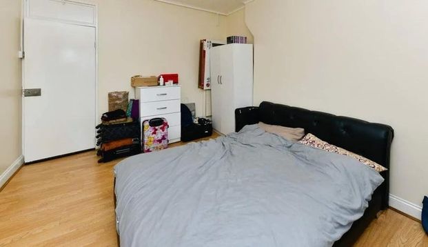 2 Bed Flat, Wickford House, E1 - Photo 1