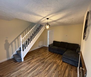 Clos Eileen Chilcott, Llansamlet, SWANSEA - Photo 5