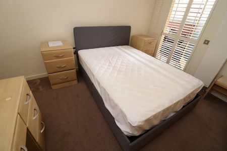 Room in a Shared Flat, Becquerel Court, SE10 - Photo 2