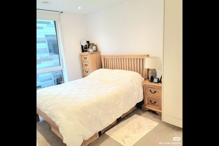 3 Bed Flat, Indescon Square, E14 - Photo 3