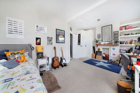6 bedroom semi-detached house to rent - Photo 3