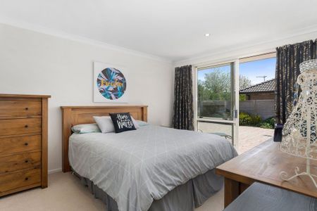 Spacious home in sought after location - Photo 4