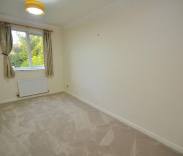 3 bedroom flat to rent - Photo 6