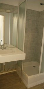 PACE, avenue Pinault, un appartement de type 2 situé au rez-de-chaussée, 45m², comprenant: entr... - Photo 4