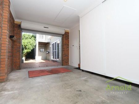 Beautiful 3 Bedroom Home in Merewether - Photo 5