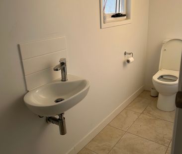 Helensvale - Photo 6