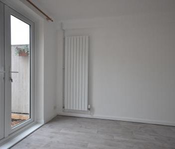 3 bedroom Terraced House To Let - Photo 3