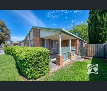 13 Alison Close, Pakenham, Vic 3810 - Photo 2