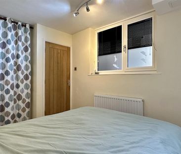 Graham Road, Sheffield - Photo 3