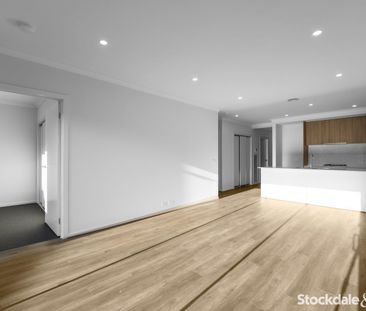 Modern Living in Fraser Rise! - Photo 6