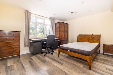 6 bedroom semi-detached house to rent - Photo 5