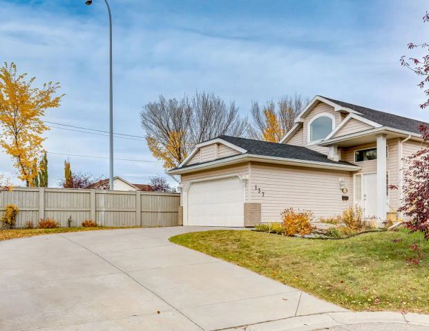 Family Home on Quiet Street!! Available Now!! — 3 Bedrooms+ Den House - Photo 1