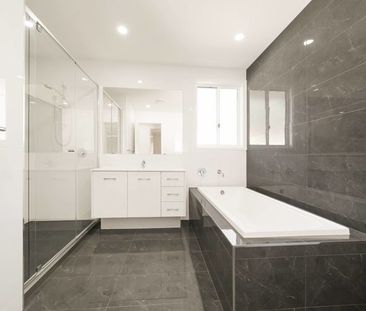 EXECUTIVE FAMILY LIVING IN PRESTIGIOUS MACARTHUR HEIGHTS !!! - Photo 6