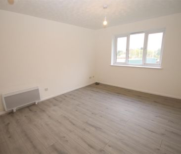 1 bedroom Flat to let - Photo 6