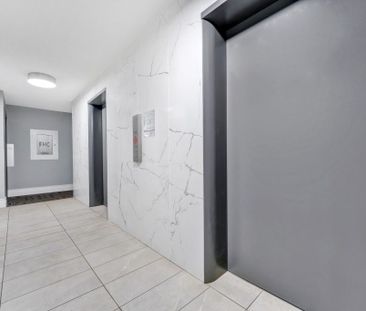 Governor’s Square - Photo 2