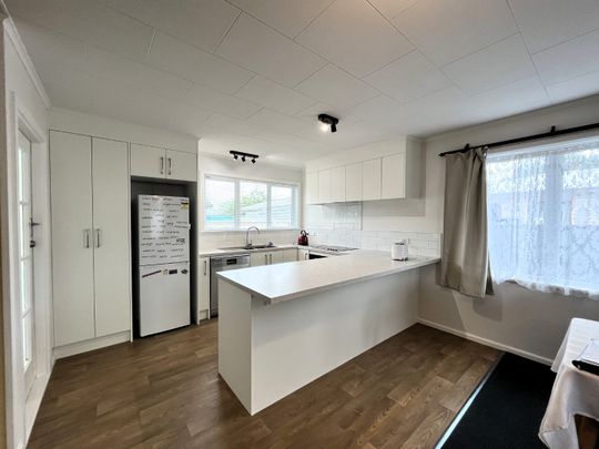 Kauri Street, Havelock North - Photo 1